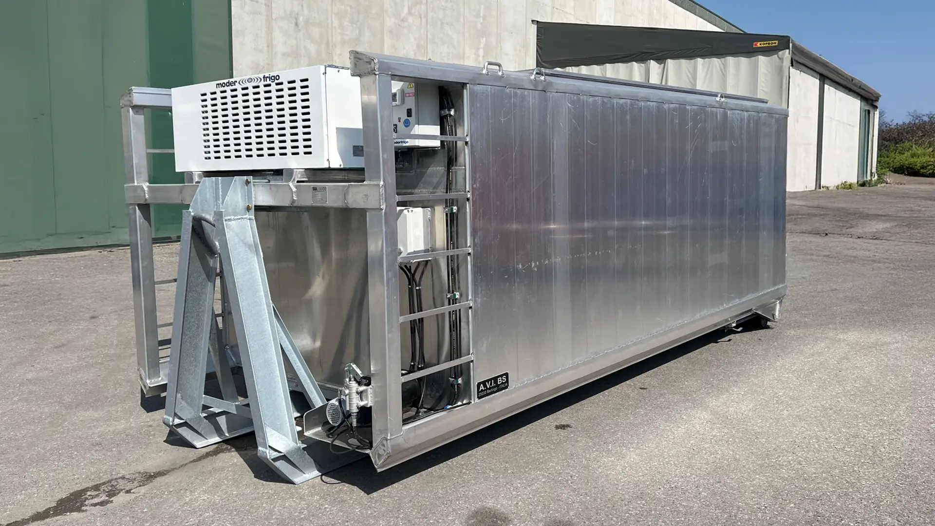 Veicoli Isotermici Con Gruppo Frigo Avi srl 2