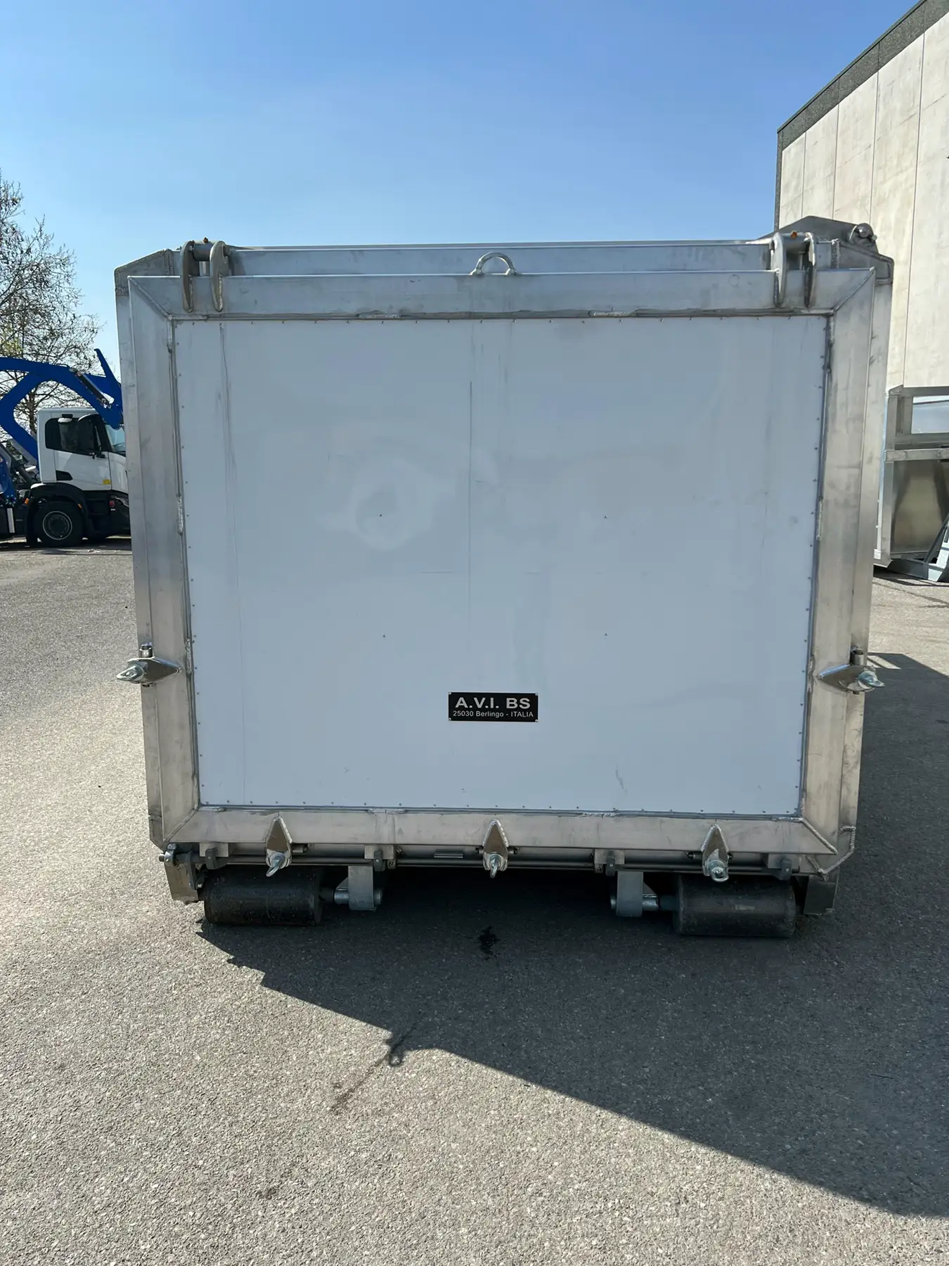 Container in alluminio con gruppo frigo Avi Srl 3